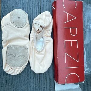 New Capezio Hanami Ballet Slipper size 2M